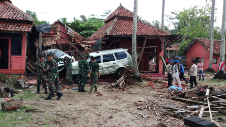 Indonesian military tweet after Dec 22 2018 tsunami https://twitter.com/tni_ad/status/1076749712345128962