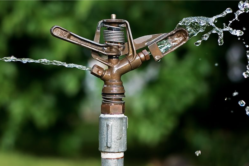 Sprinkler Water https://creativecommons.org/licenses/by-sa/3.0/deed.en
