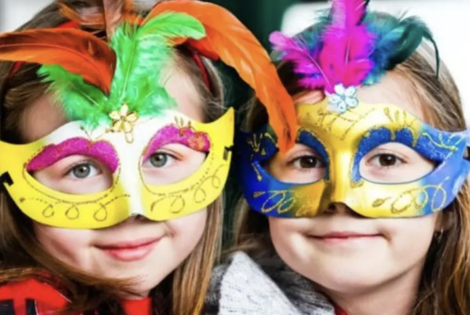 Театральные маски для детей в детском. Школьный маскарад. Новогодний карнавал. Школьный карнавал. Карнавальная маска.